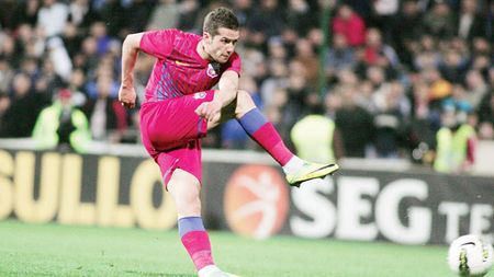 Tinerii trag la poartă, Chipciu în maseuri. Gest ȘOCANT făcut de mijlocaș! L-a luat la mișto pe un surdo-mut: "Zi ceva odată!!" Postul îi este amenițat de un super puști