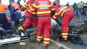 Tragedie în sportul românesc! Microbuzul echipei de handbal CSU Târgoviște, lovit în plin de un camion: 3 persoane au decedat, alte 11 sunt rănite! Echipa a mai fost implicată într-un accident în urmă cu trei ani