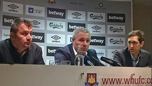 INTERVIU | Șumudică, după meciul impresionant făcut de Astra cu West Ham: "La Londra am întâlnit rapidiști adevărați, nu ca jigodiile alea cu cap de mort"