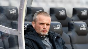 Erik Lincar a refuzat oferta de la Gloria Buzău. ”I-am pus pe masă contractul în condițiile pe care dumnealui le-a solicitat”. Lucrurile care nu l-au satisfăcut pe antrenor