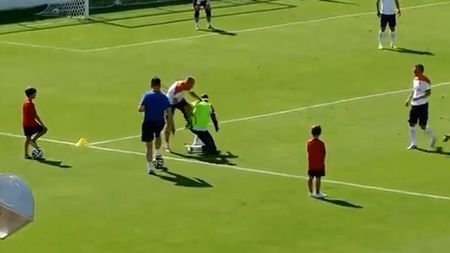 VIDEO | Febra Mondialului le-a luat mințile. Robben și Martins, la un pas de bătaie 