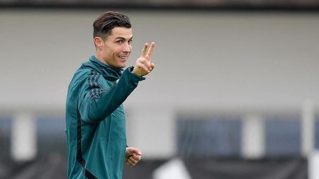 Cristiano Ronaldo, cu zâmbetul pe buze după ce a pierdut „Balonul de Aur”. Portughezul a făcut o aroganță la „Gala Fotbalului Italian”