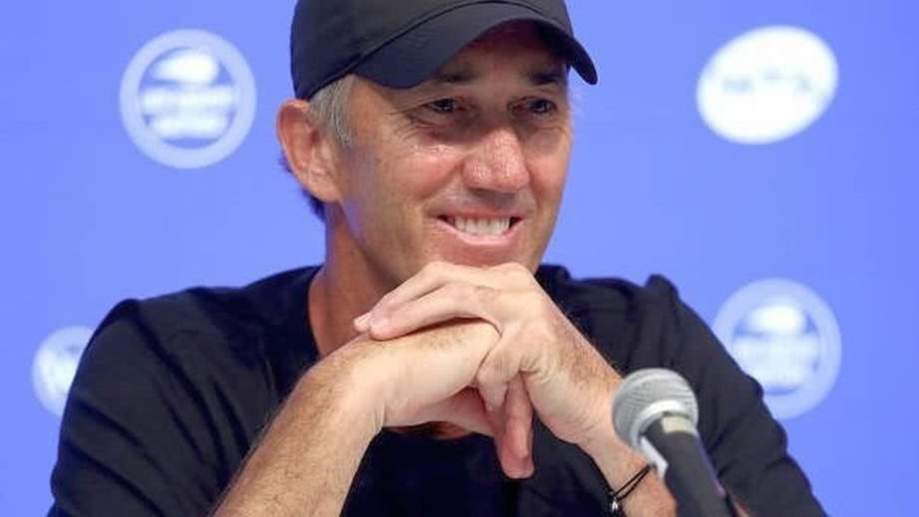 Darren Cahill a scos la iveală cel mai amuzant moment al carierei. I s-a întâmplat după ce o doctoriță a venit să-l trateze pentru o accidentare la inghinali: "Gândește-te că e cea mai urâtă femeie!" / "Nu-ți face griji, nu e atât de mare încât să mă încurce" :)