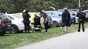 Budescu și Găman, plimbare cu familiile înainte să apară focarul de COVID-19 la Astra. Cei doi fotbaliști, surprinși în ipostaze rar întâlnite | FOTO EXCLUSIV