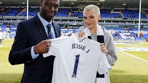 Jessie J, una dintre cele mai cunoscute fane ale lui Tottenham. Ea e fata "de care râdeau toți când era mică"