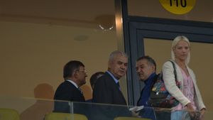 Gigi Becali a răbufnit după umilința cu Rosenborg: "Îi dăm afară pe Tade și Tahar și tăiem salariile. Trebuie acum să ne încadrăm în 7 milioane de euro. Mai stau un an la Steaua și dacă nu ne calificăm, renunț. Cred că-l vând pe Varela"