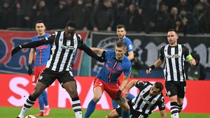 Blestem pentru FCSB în meciul cu PAOK și chiar înainte de derby-ul cu Dinamo! După Bîrligea și Chiricheș, s-a accidentat și Florin Tănase și a fost schimbat