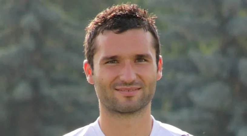 A debutat în urmă cu 13 ani în Liga 1, a fost om de bază la Bistrița, iar acum a strâns 300 de meciuri în Liga 1. Fotbalistul devenit pilon al defensivei la CSM Poli Iași