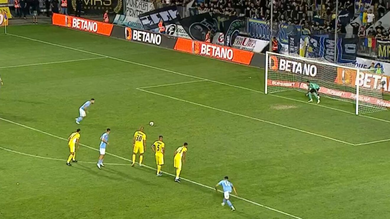 VAR a declanșat încă un scandal în Superligă! Gabi Tamaș s-a certat cu arbitrul George Găman, după ce a dat penalty: „De ce nu te duci să te uiți?” | VIDEO