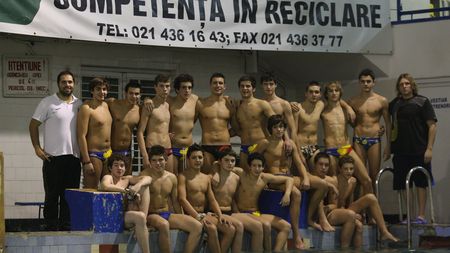 Cel mai tânăr lot face valuri la Izvorani!** Naționala U17 de polo participă la un turneu internațional