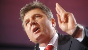 Mesaj tulburător, în direct, de la finul Pandele pentru nașul Gigi Becali! „Cum e posibil ca nașul meu să mă acuze? M-a durut foarte mult ce a spus! Când a fost condamnat, eram lângă Hagi și plângeam amândoi”