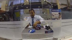 Răzbunarea unui șofer! VIDEO - Reacție uimitoare a angajaților unei parcări când acesta a venit să-și plătească amenda