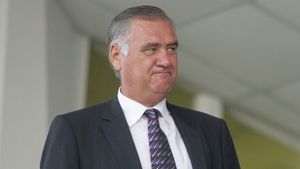 'L-am adus pe Max să inaugureze plaja!** E compromisă calificarea!'