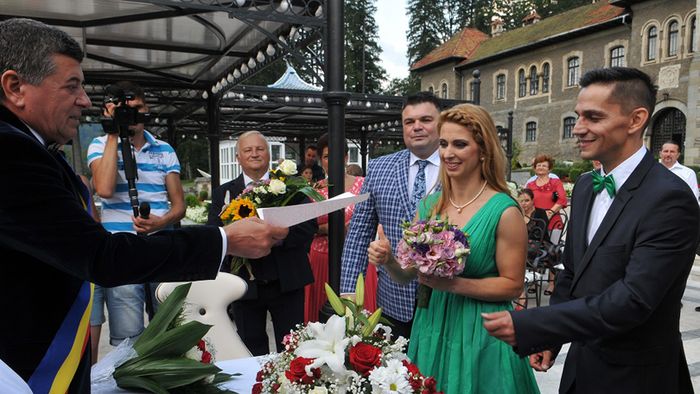 Campioana olimpică Alina Dumitru și Ciprian Sămărghițan au spus "da", la Bușteni. Lucian Bute i-a păzit îndeaproape