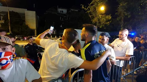 „I, Love You, Coman!” „I love you, Compagno!” Imagini de senzație, la finalul derby-ului FCSB – Dinamo. Ce s-a întâmplat în fața arenei „Arcul de Triumf” și cum a fost sărbătorită victoria din Superliga | FOTO EXCLUSIV