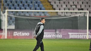 E oficial: Costel Gâlcă, OUT de la Universitatea Craiova! Cine mai părăseşte echipa alături de antrenorul principal