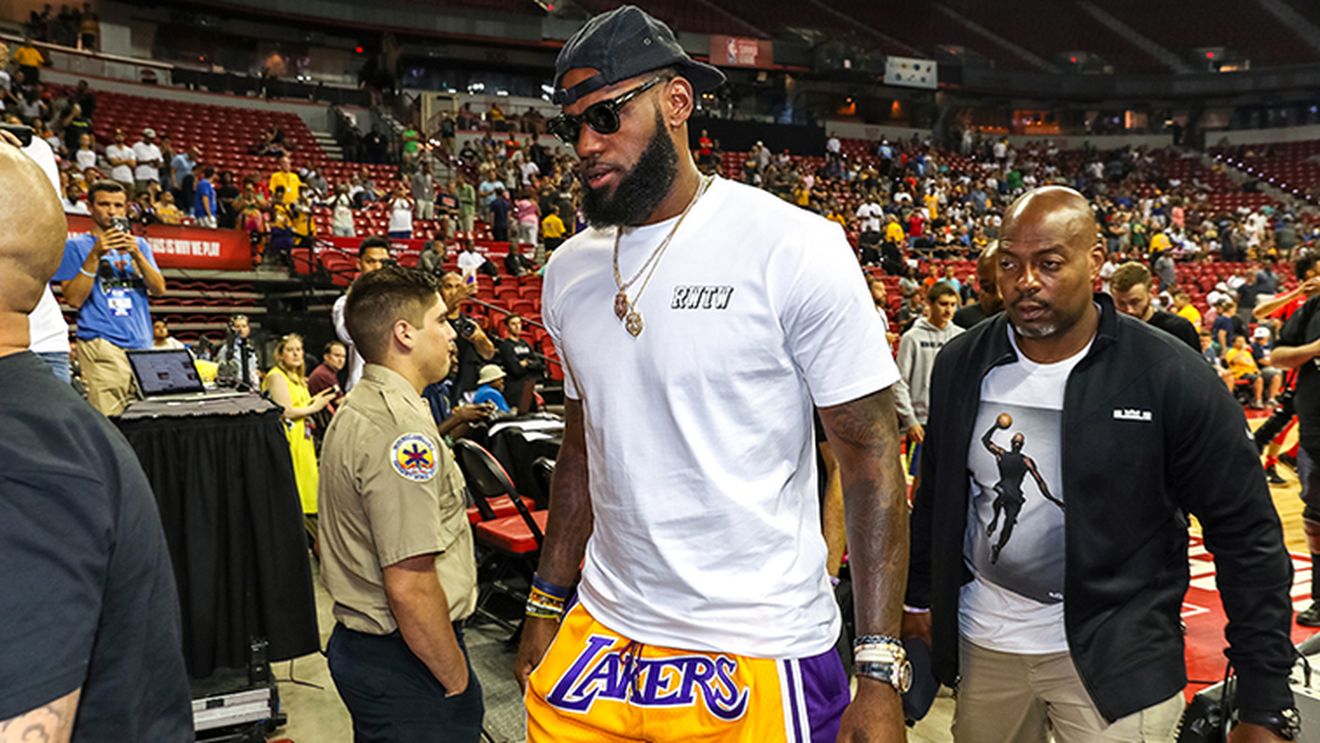 LeBron James a vorbit în premieră despre planurile pe care și le-a fixat cu Los Angeles Lakers. Franciza nu a prins play-off-ul în ultimii 5 ani. Ce echipe a refuzat pentru a se "întâlni" cu istoria