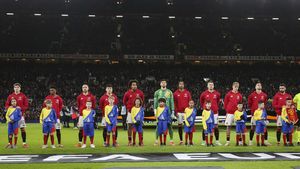 Cum i-au şocat şefii lui Manchester United pe jandarmii români sub acoperire, când au descoperit Bucureştiul anilor 2000: "Le-a plăcut mult votca. Nu le venea să creadă câtă pot să cumpere cu 100 de lire". EXCLUSIV