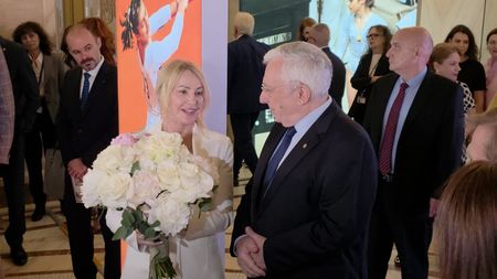 EVENIMENT Ce a primit Nadia Comăneci de la Mugur Isărescu. Apoi, discursul guvernatorului BNR a impresionat-o profund