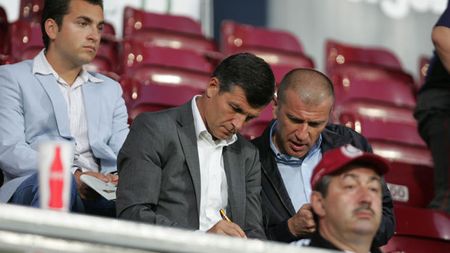 Miza pe "câini"!** Sabău: 'Dinamo luptă pentru titlu! Se vede că de 3 ani joacă în aceeași formulă'