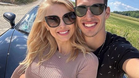 Primele imagini cu Andreea Bălan și tenismenul Victor Cornea. Solista radiază de fericire în brațele sportivului, dar fanii au criticat-o dur: „De ce nu cineva de vârsta ta?” | FOTO
