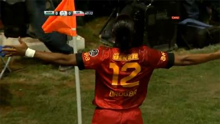 Galata are un nou "REGE"!** VIDEO - Drogba e GENIAL: a înscris la debutul pentru Galatasaray. Cât i-a luat să îi aducă pe turci la EXTAZ cu o execuție MAGICĂ‚