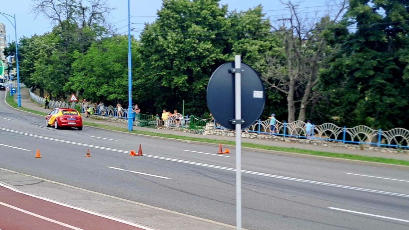 Șocant! Cursa auto de la Drobeta Turnu Severin s-a încheiat cu un accident grav! Organizatorii dau vina pe persoana vătămată! VIDEO