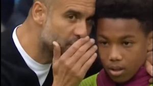 Imagini emoționante! Copilul de mingi căruia Pep Guardiola îi dădea indicații în 2017 a făcut show astăzi pentru Manchester City: a marcat și a scos un penalty pentru „cetățeni” în Liga Campionilor! VIDEO