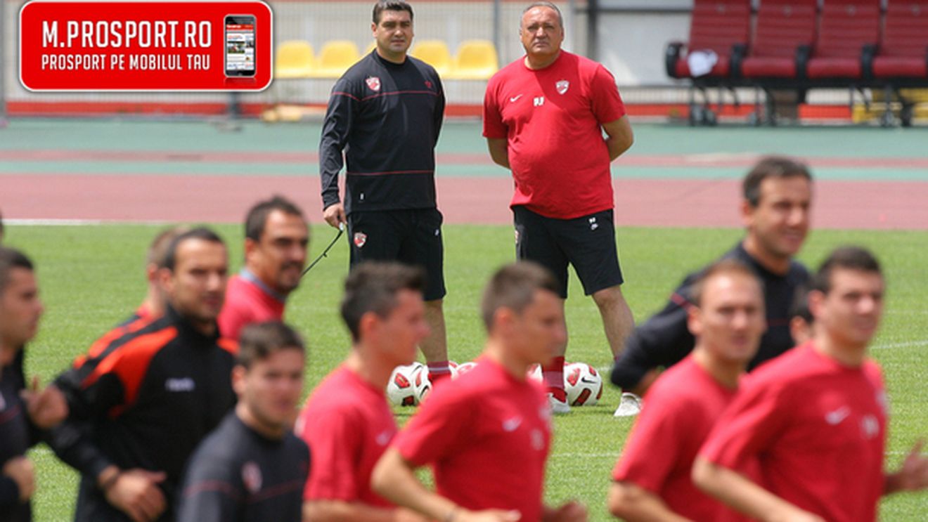 "Câinii", lăsați baltă de o selecționată de brazilieni amatori!** Dinamo - Dinamo II, de la ora 20.00