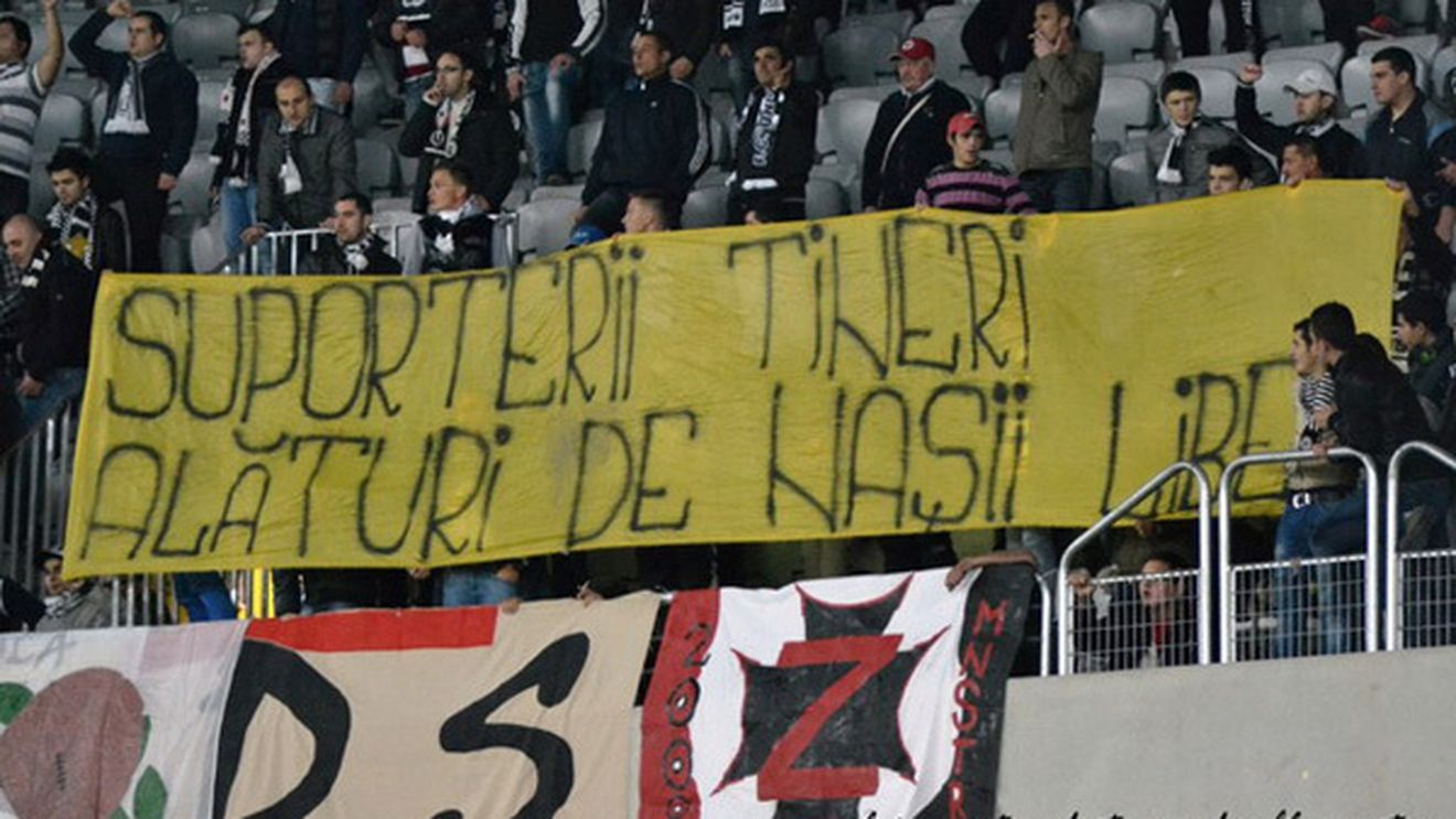 FOTO** Cum au reacționat suporterii după scandalul "nașilor" de la CFR! Fanii lui "U", cei mai creativi! :)