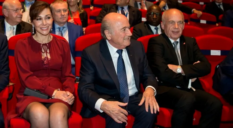 Blatter joacă murdar și în viața privată. S-a afișat la Congresul de la Zurich cu o femeie măritată, care este cu 28 de ani mai tânără decât el