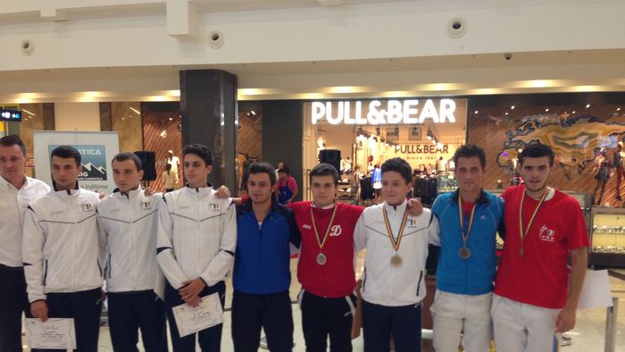 Iulian Teodosiu e campion național la sabie juniori