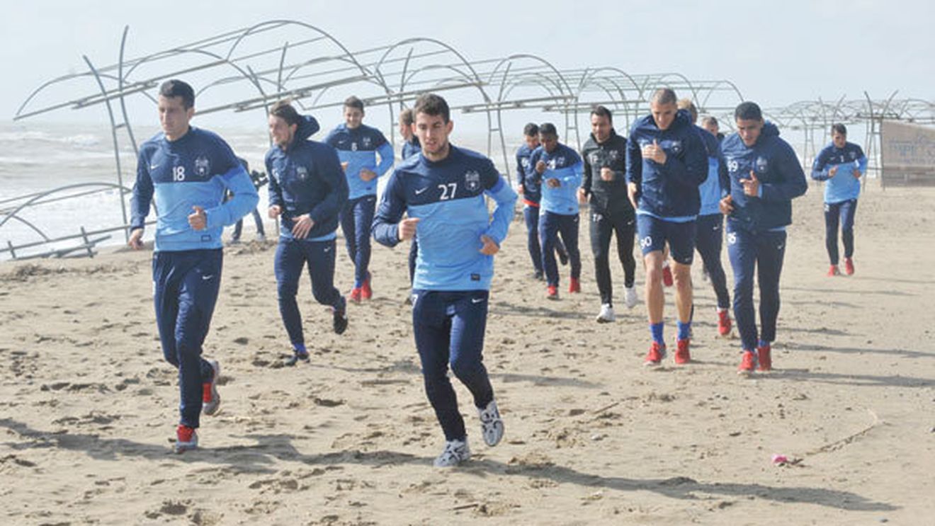 Cea mai bună veste pentru Steaua!** Un titular ar putea fi recuperat pentru meciul cu Ajax! Reghe are 72 de ore să decidă dacă îl va folosi