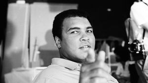 Muhammad Ali, file de poveste. Viața de film a sportivului care a inspirat milioane de oameni: cine a fost cu adevărat pugilistul care a uimit lumea