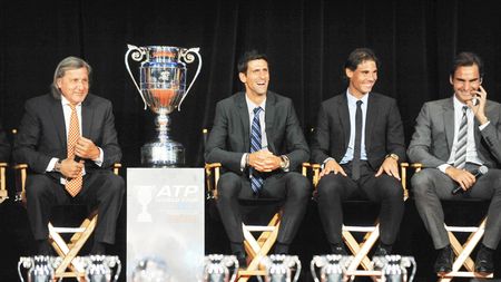 Năstase: "M-am aplecat în semn de respect!"