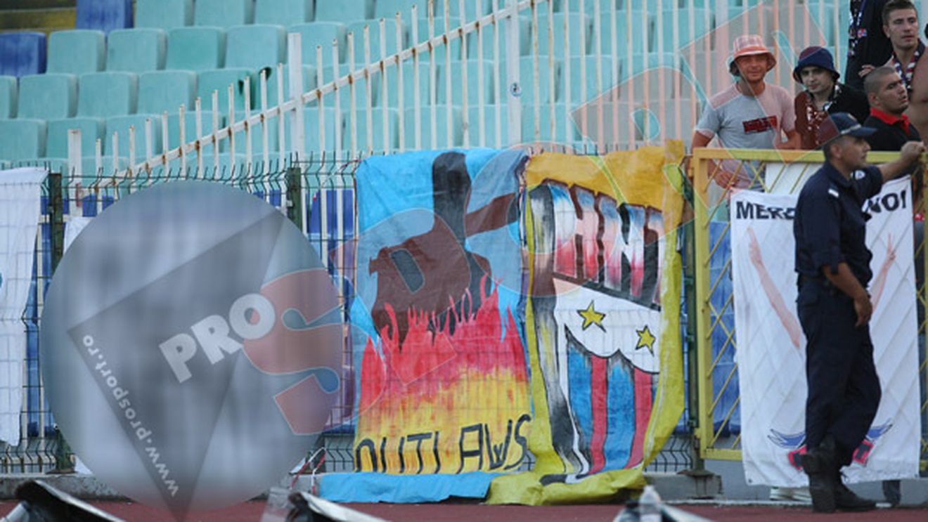 FOTO** Mesajul afișat de steliști care l-a făcut pe Meme să-i crape obrazul de rușine! Fanii l-au făcut de râs în Bulgaria