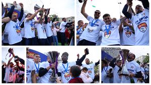 Campionii FC Argeș, a opta campioană în Liga 2 care ridică trofeul competiției. A ”suflat” locul 1 Stelei și Csikszeredei chiar înainte de linia de finiș!