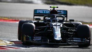 Lewis Hamilton a ratat dramatic pole-ul la Nurburgring, dar duminică îl poate egala pe legendarul Michael Schumacher