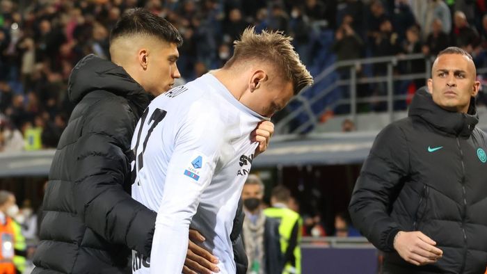 Momente teribile pentru Ionuț Radu, după gafa uriașă care o poate costa titlul pe Inter: portarul român a început să plângă pe teren! Ce au făcut colegii săi când camerele s-au apropiat să îl filmeze
