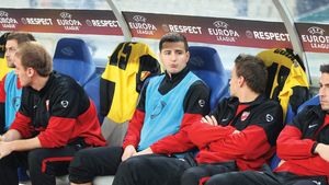 ZICU S-A ÎNTORS** LA "VAMĂ‚"