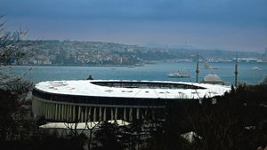 Cum îi așteaptă uriașul Istanbul și stadionul Beșiktaș pe tricolori. Numele Hagi înmoaie cei 142 de decibeli înainte de Turcia - România!