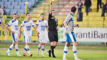 Cine controlează arbitrajul ia titlul!** Cunoscătorii țipă după meciul cu Severin: "Vaslui a preluat frâiele"