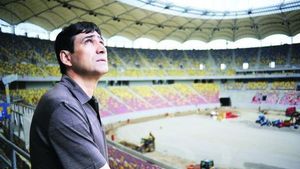 Pițurcă: "Nu înțelegeam cum câștigă Dinamo campionatul cu Alistar și Semeghin,** dar mi-a explicat Borcea cum..."