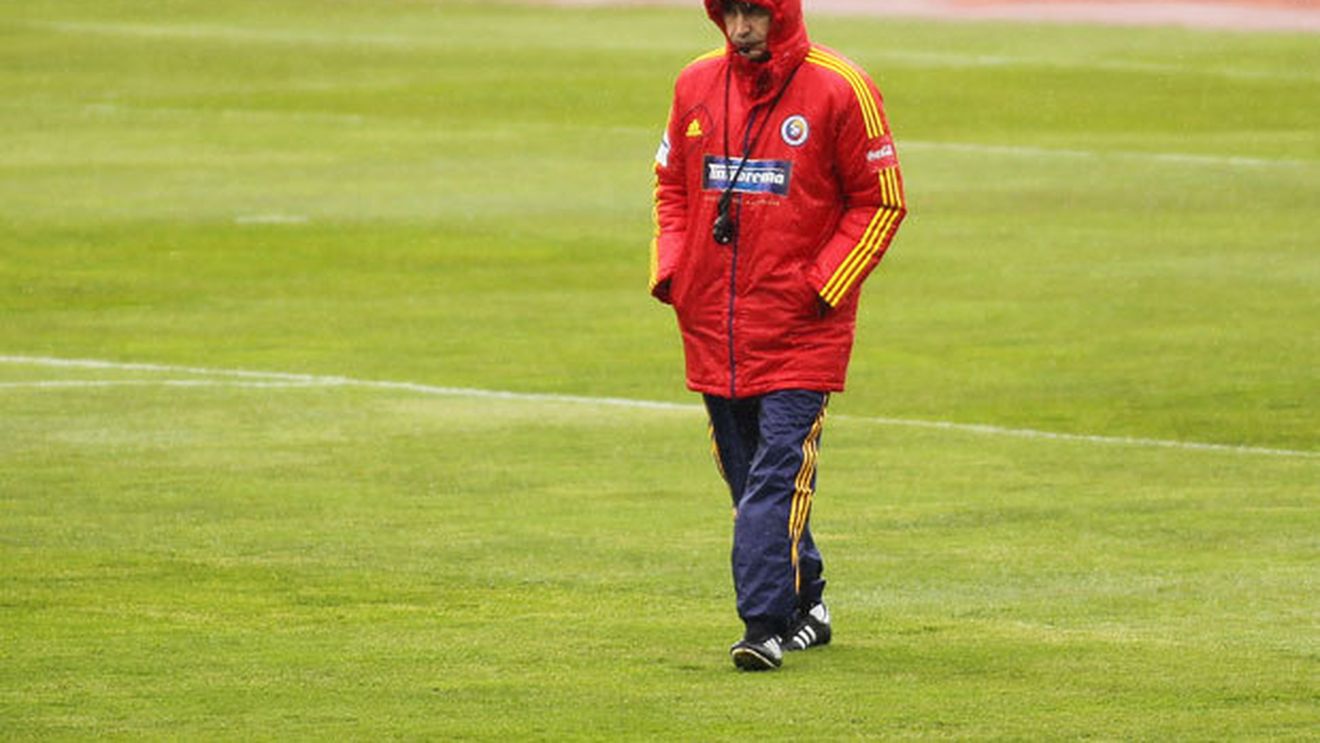 EXCLUSIV Selecționerul a fost acuzat că a luat licența Pro pe blat, a apărut și explicația: "UEFA a dat o directivă, Pițurcă s-a pricopsit și el!" Cum a devenit Pițurcă profesionist