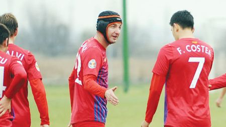 Galamaz, debut cu casca de protecție