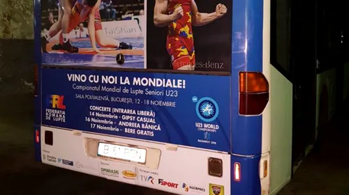 FOTO | Metoda autobuzul. Federația de Lupte introduce Bucureștiul pe harta orașelor care iubesc sportul. Promovare excelentă a CM U23 de la Polivalentă
