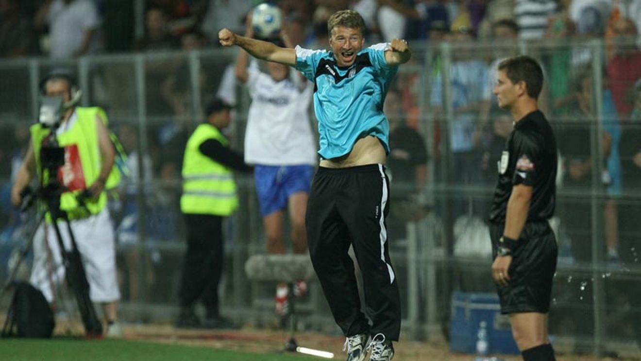 Petrescu:** "Vom depăși așteptările** în Ligă!"