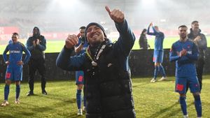 Reacția suporterilor, după ce Deian Sorescu a sărbătorit cu galeria lui FCSB și a purtat eșarfă anti-Dinamo: „A venit omul să joace fotbal la Steaua. Bravo lui!”