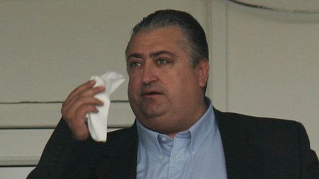 "Cine e Steaua? Cine e Becali?"