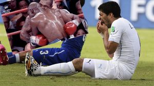 Luis Suarez a amintit de un moment clasic din istoria sportului. Reacția lui Evander Holyfield după mușcătura atacantului uruguayan